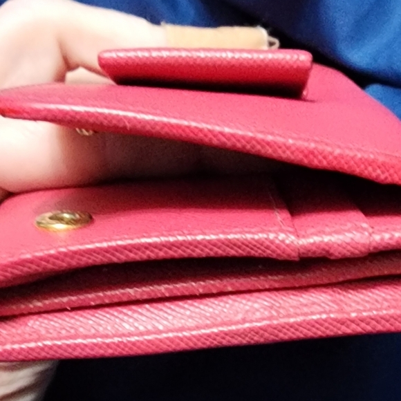 PRADA EUC SAFFIANO LEATHER TRIFOLD WALLET includes Authentication card - Picture 5 of 10